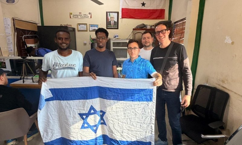 רב ישראלי התקבל בסומלילנד בדגלי ישראל ובשירת &ldquo;עם ישראל חי&rdquo;