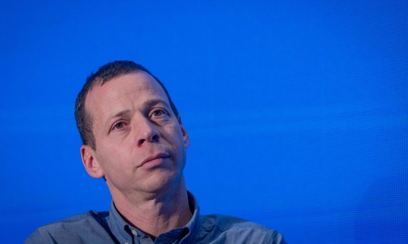 עמית סגל משנה כיוון: "פלדשטיין צריך להיות מואשם בשוחד"