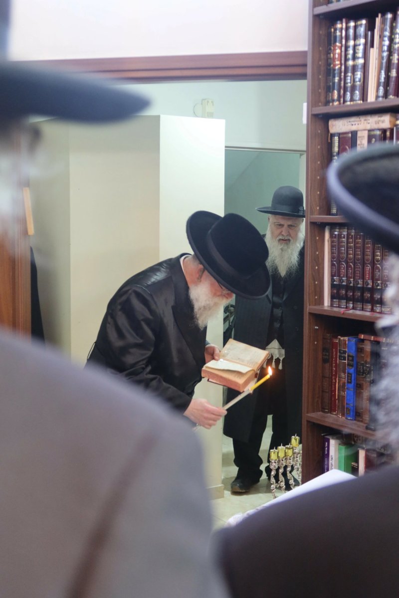 באדיבות המצלם