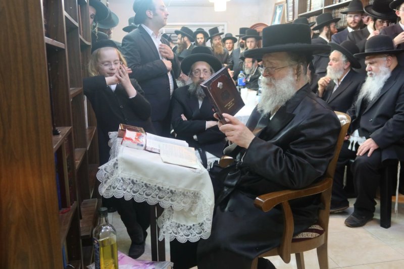 באדיבות המצלם