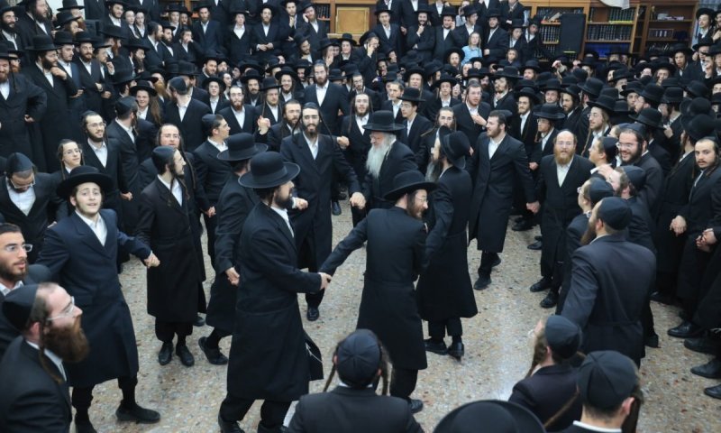 חגיגה גדולה בגור במוצאי הצום: הבחור ישראל יהודה פיין שוחרר מהכלא הצבאי