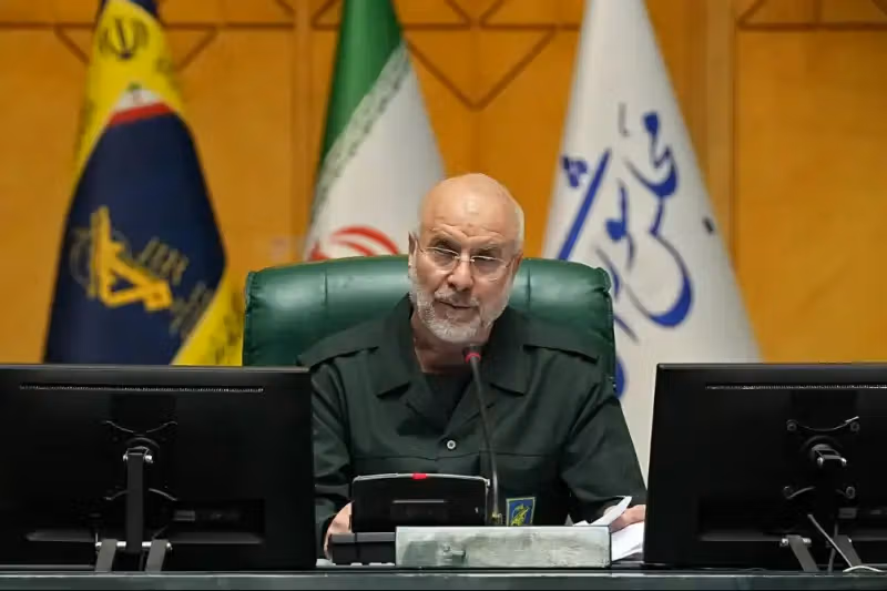 איומים בחוץ, מגעים בפנים: הדרמה בין טהרן לוושינגטון מחריפה