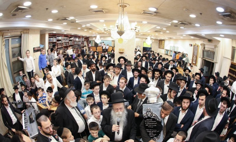 ספר התורה הוכנס לקהילה הוותיקה 'תפארת ציון'