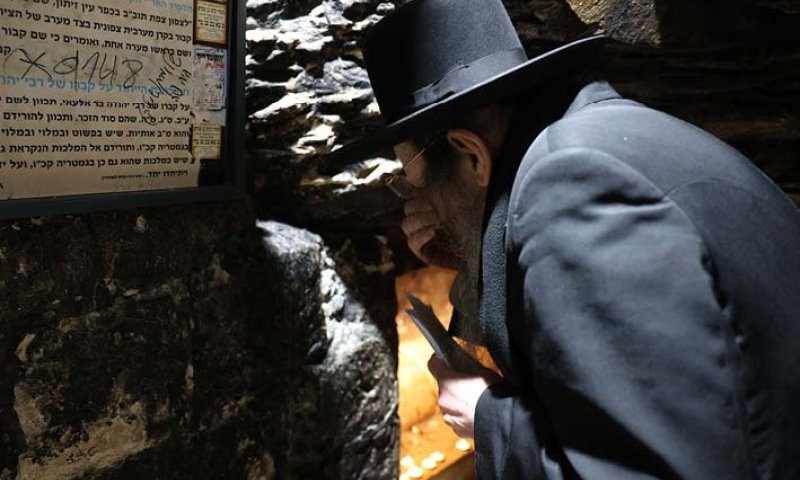 הזדמנות נדירה: שערי הפרנסה נפתחים - על ציון הרבי מנדל מרימינוב 