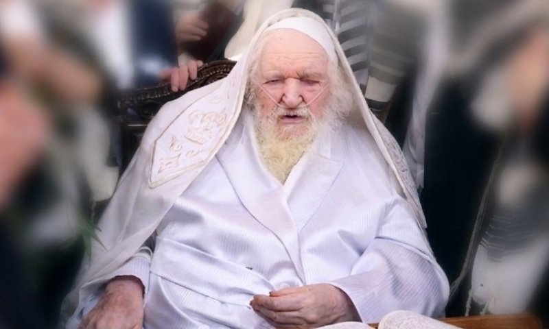 פוסק הדור בגלוי: "יראה הרבה ישועות והקב"ה יעזור לו, שלא כדרך הטבע"