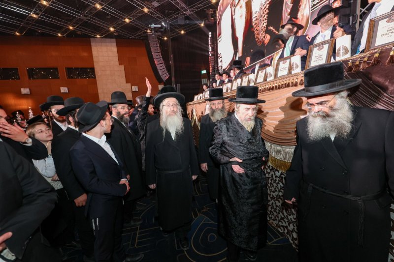 יעקב נחומי וא. אייזנבאך