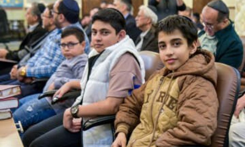 תיעוד מטהרן: טקס לזכר חמינאי נערך בבית כנסת יהודי