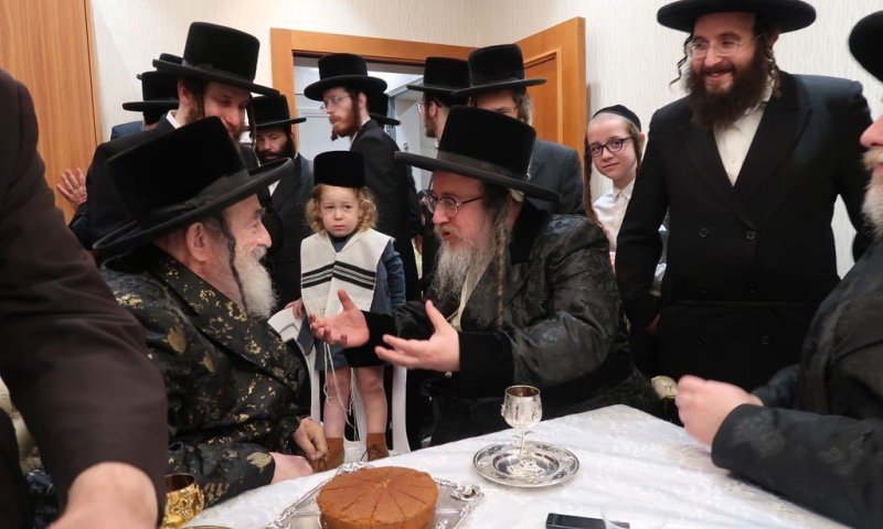 הבנש"ק מויז'ניץ וביאלא ב"ב חגג חלאק'ה עם הסבים האדמו"רים