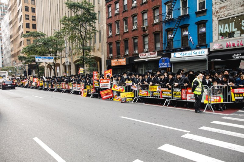 האחים לאנטשעווסקי, אברומי בלום, ד. ה. כרם, אייזיק. י, Clear shot