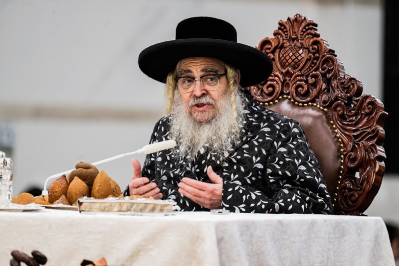 בחצרות סאטמר