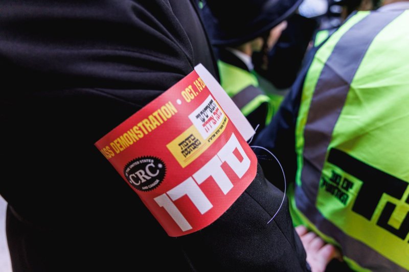 האחים לאנטשעווסקי, אברומי בלום, ד. ה. כרם, אייזיק. י, Clear shot