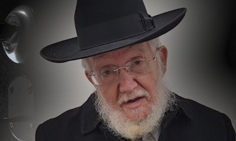 לפני פינוי מהבית: צפו בהגר"צ מאזוז שנחלץ לעזרתה של המשפחה 