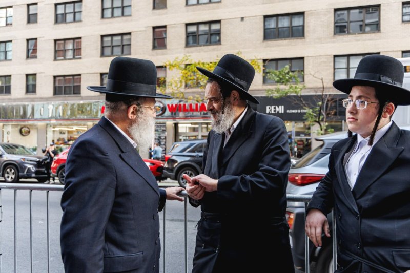 האחים לאנטשעווסקי, אברומי בלום, ד. ה. כרם, אייזיק. י, Clear shot