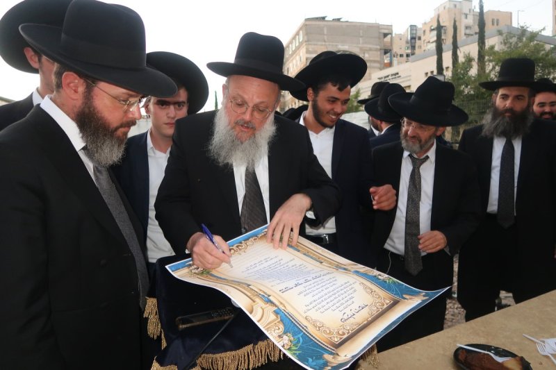 באדיבות המצלם