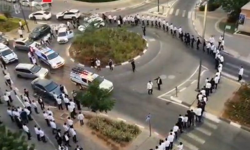 עשרות מפגינים הגיעו: ניסיון מעצר עריק בשכונת אחיסמך הסתיים בשחרורו