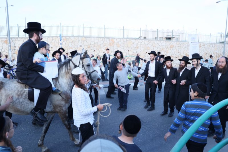 באדיבות המצלם