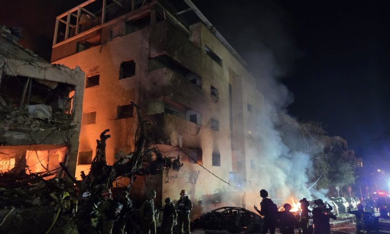 פגיעה ישירה בתל אביב: אישה נהרגה, 20 נפצעו