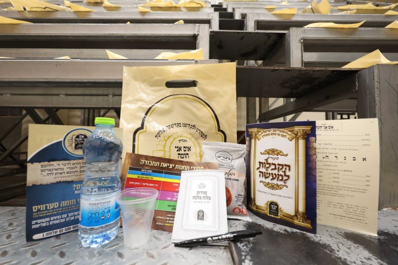 משה גולדשטיין, א. איזנבאך וארי קופרשטוק.