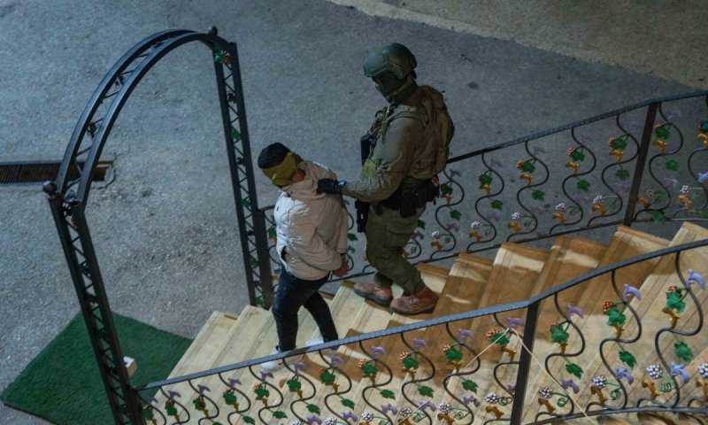 המסתערבים חיסלו מבוקש חמוש - והחרימו עשרות כלי נשק