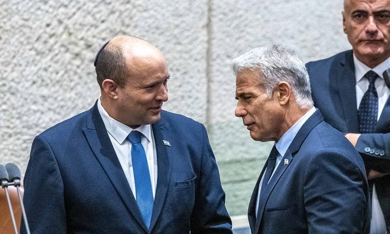 רגע לפני האיחוד: כך תקף בנט את יאיר לפיד בשיחות סגורות