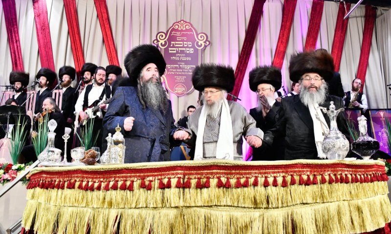 הרבי פרץ בריקוד נלהב: בפינסק קרלין חגגו סיום מסכת במעמד מפואר