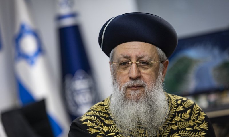 הראשון לציון בקריאה לציבור: "חובה קדושה ללכת ולהצביע"