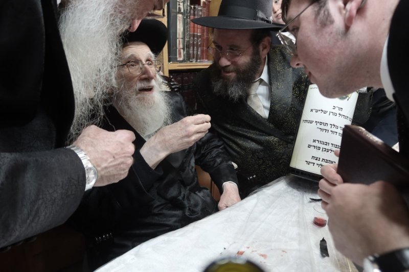 באדיבות המצלם