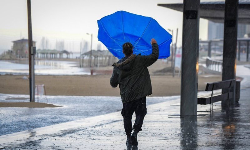 חכו עם איחולי הקיץ הבריא: מזג האוויר החורפי עדיין כאן, ובגדול