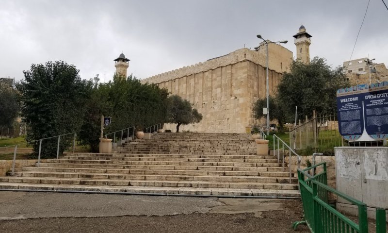 המחלוקת בין זיני לבכיר הצבאי; "פרס לפלסטינים"