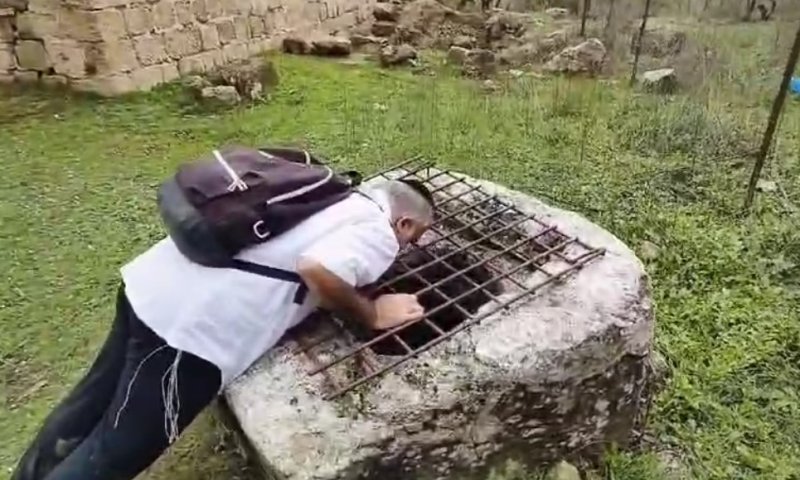 משעשע > "אני זייפן גדול": כרמלי ניסה לפצוח בשיר הויראלי "עוד יותר טוב"