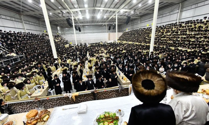 בהאנגר ענק בהר טוב: קרעטשניף ותולדות אהרן בחתונת ענק