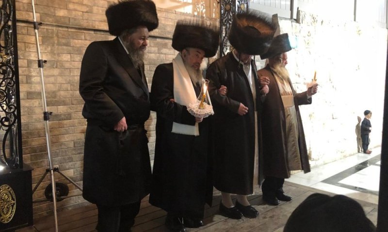 אבי יתומים: האדמו"ר ליווה את החתן היתום תחת החופה
