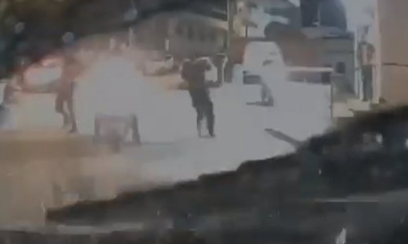 נכנס לעיסאוויה ונרגם באבנים: "הם הולכים להרוג אותי, הם שברו את הזכוכית"