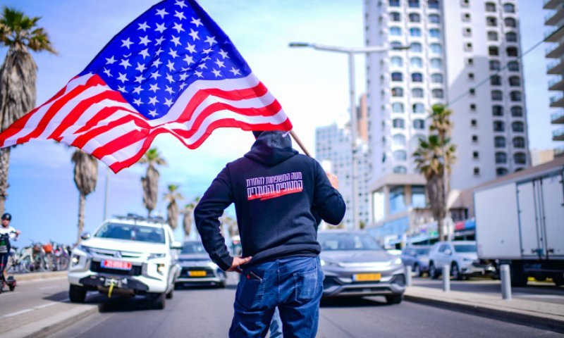 צאצאי האליטה השלטת של איראן חיים בארה"ב בנוחות