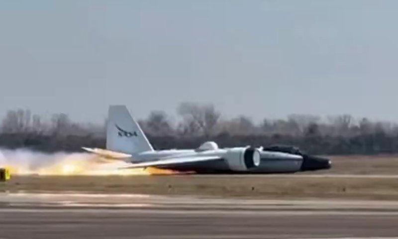 דרמה ביוסטון: מטוס של נאס"א ביצע נחיתת גחון; אין נפגעים