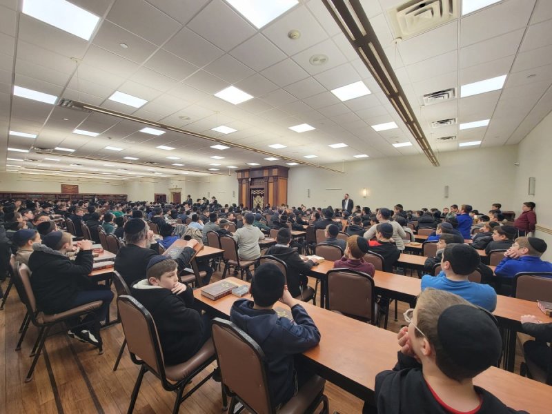 באדיבות המצלם