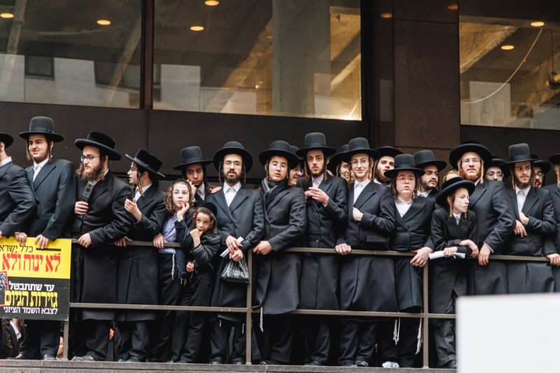 האחים לאנטשעווסקי, אברומי בלום, ד. ה. כרם, אייזיק. י, Clear shot