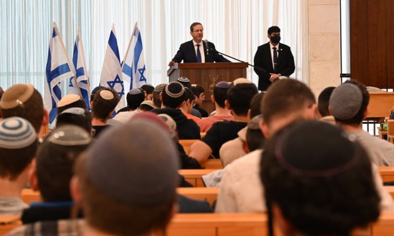 הרצוג תוקף את ראשי הקואליציה: "אש זרה בבית השלישי"