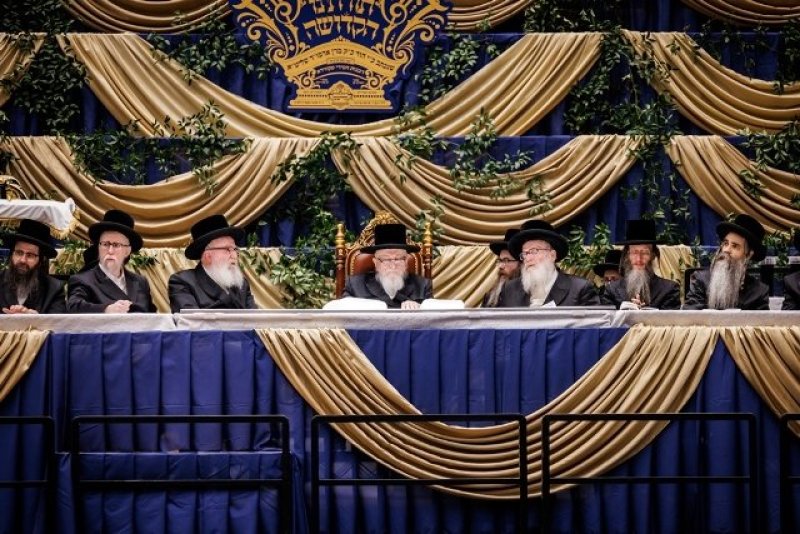 האחים לאנטשעווסקי, יוסי גולדברגר, אברומי בלום