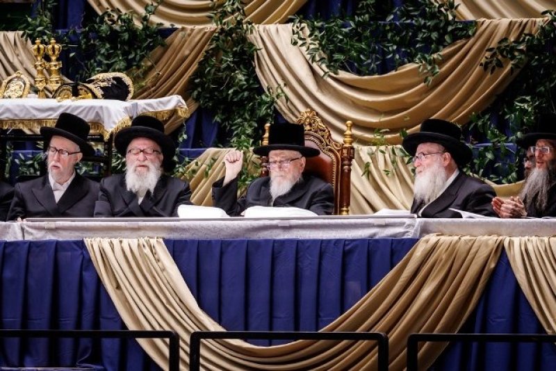 האחים לאנטשעווסקי, יוסי גולדברגר, אברומי בלום