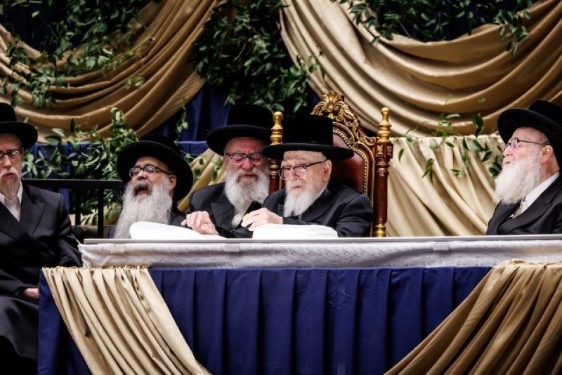 האחים לאנטשעווסקי, יוסי גולדברגר, אברומי בלום