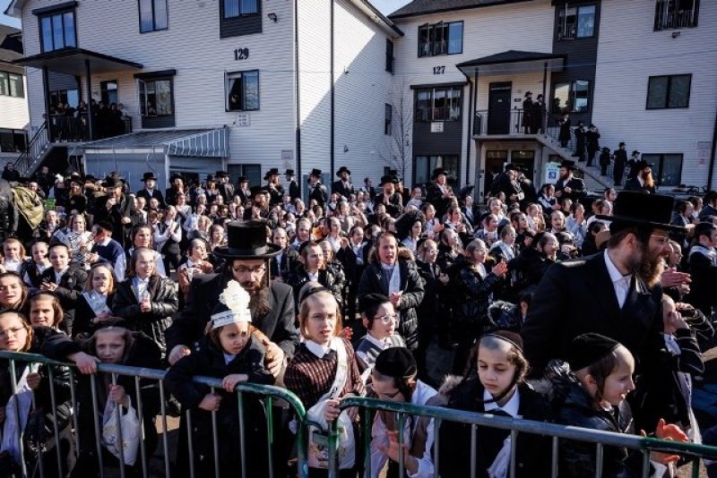 האחים לאנטשעווסקי, יוסי גולדברגר, אברומי בלום