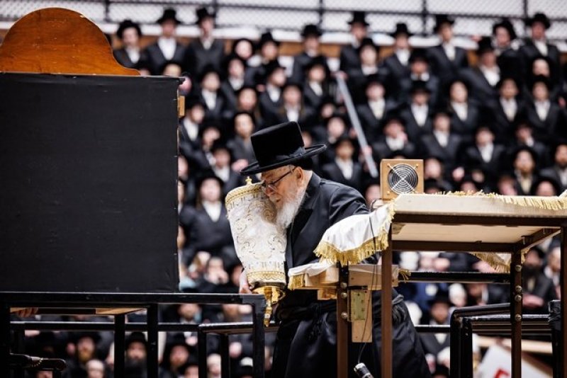האחים לאנטשעווסקי, יוסי גולדברגר, אברומי בלום