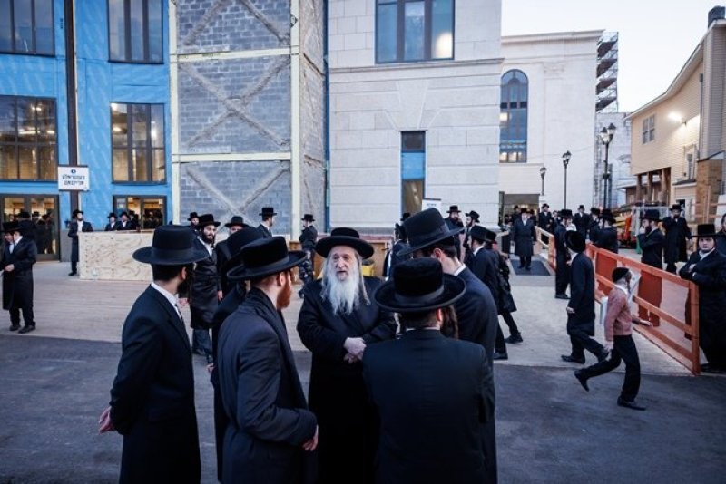 האחים לאנטשעווסקי, יוסי גולדברגר, אברומי בלום