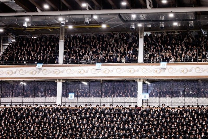 האחים לאנטשעווסקי, יוסי גולדברגר, אברומי בלום