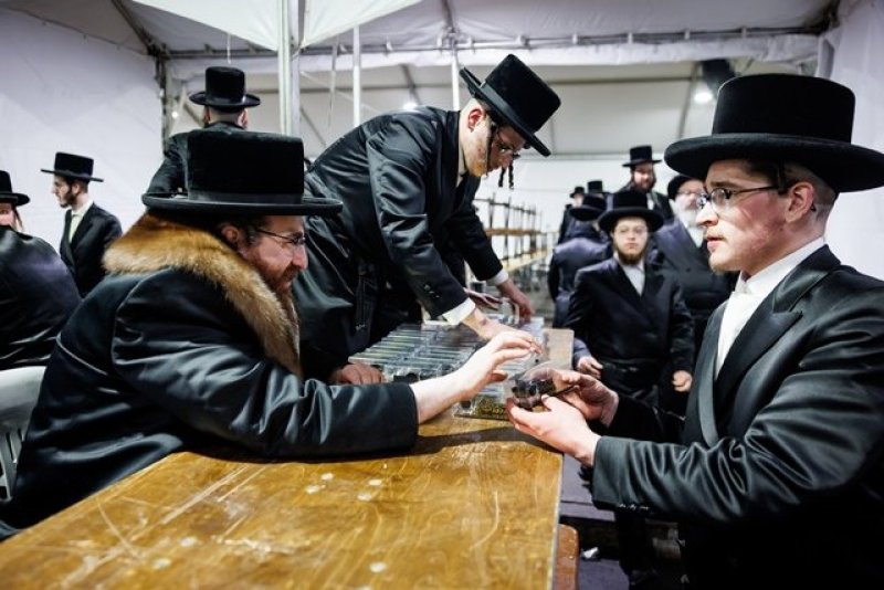 האחים לאנטשעווסקי, יוסי גולדברגר, אברומי בלום
