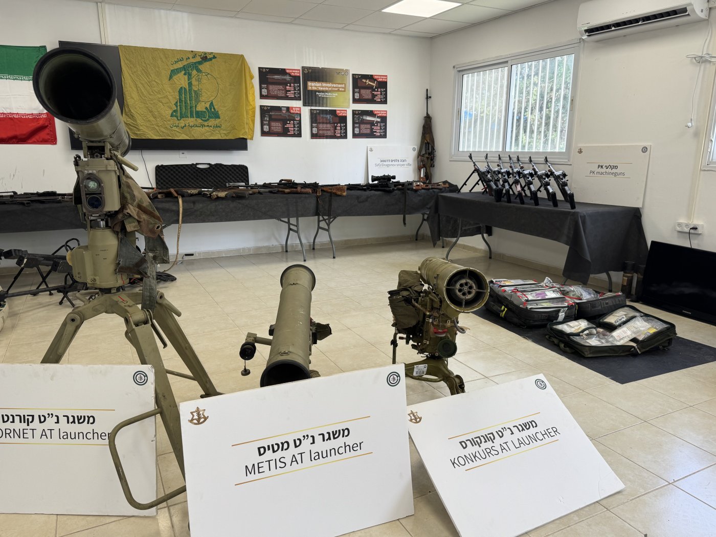 <blat>בחדרי חרדים</blat>