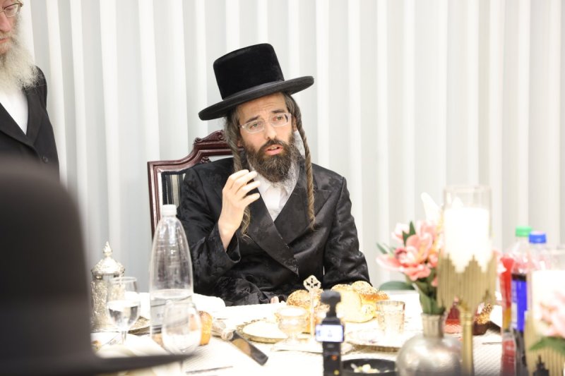 באדיבות המצלם