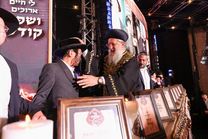 יעקב נחומי וא. אייזנבאך