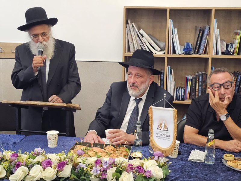 באדיבות המצלם